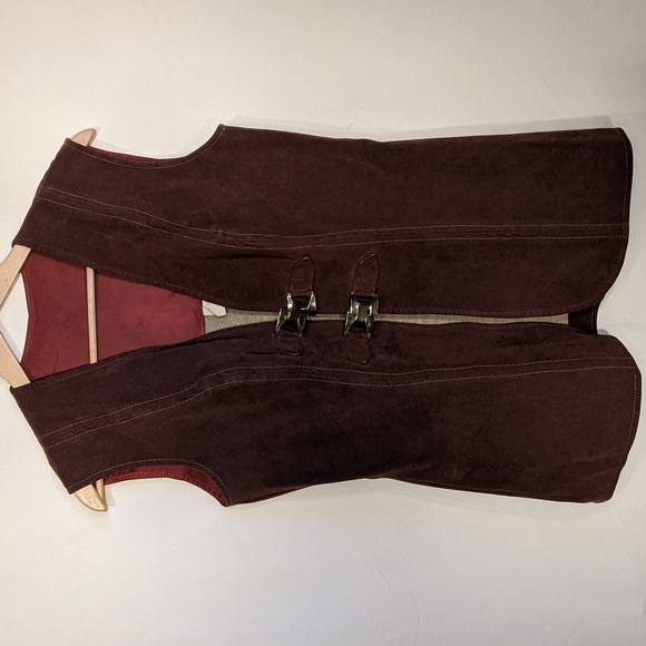 Vintage 60's faux suede vest with brass clasp closure - Picture 2 of 7